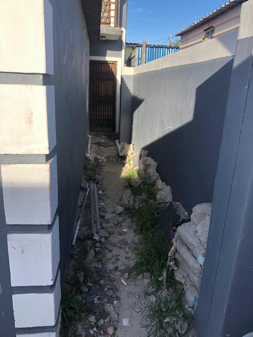8 Bedroom Property for Sale in Harare Western Cape